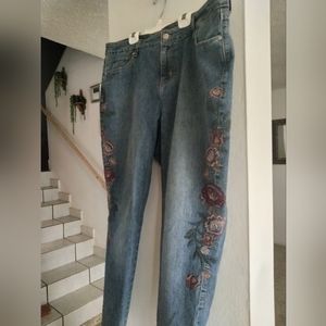 Style & Co Curvy Skinny leg jeans women's flower embroidery size 18